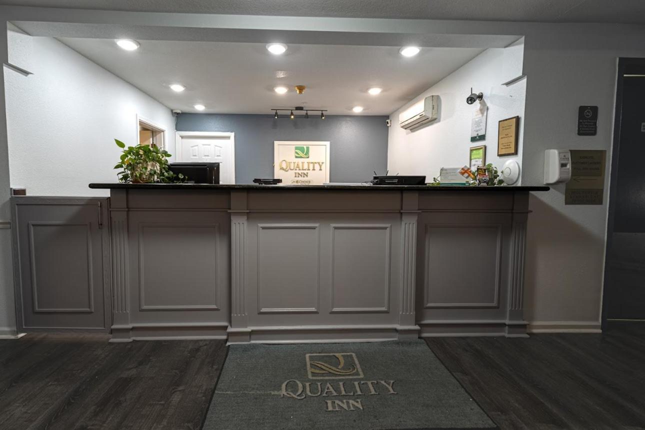 Quality Inn & Suites Tulare Exterior foto